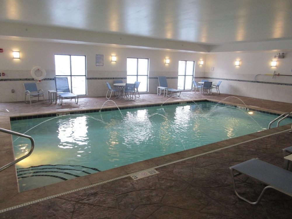 Holiday Inn Express & Suites Butler By Ihg Extérieur photo